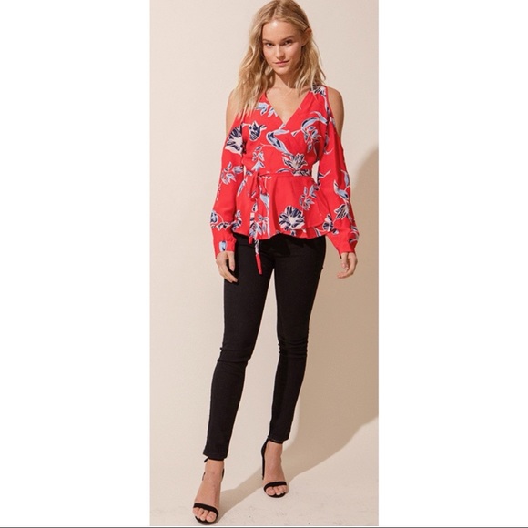 Yumi Kim love struck top small - Picture 2 of 7